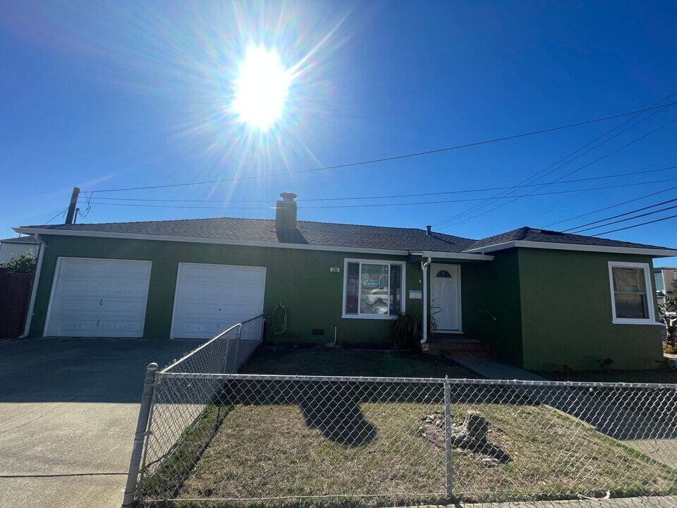 346 Clark Ave in Colma, CA - Building Photo
