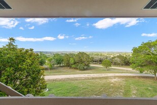 359 Royal Oaks Loop in Fredericksburg, TX - Foto de edificio - Building Photo