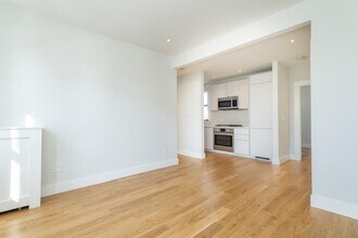 12 Elko St, Unit 8 in Boston, MA - Foto de edificio - Building Photo