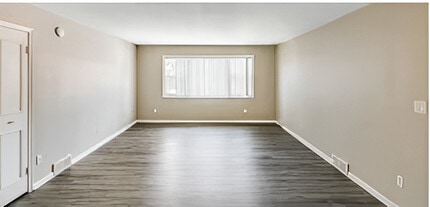 Creekwood Apartments in Holt, MI - Building Photo - Building Photo