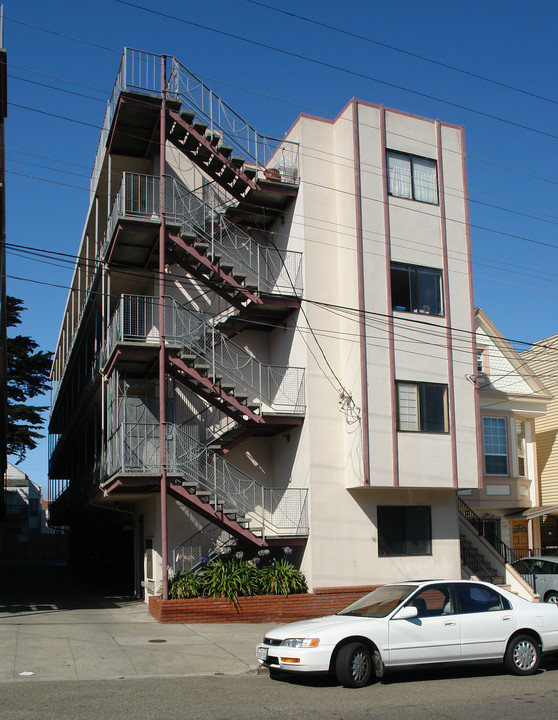 465 10th Ave in San Francisco, CA - Building Photo