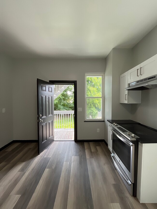 82 Orient Ave in Jersey City, NJ - Building Photo - Building Photo