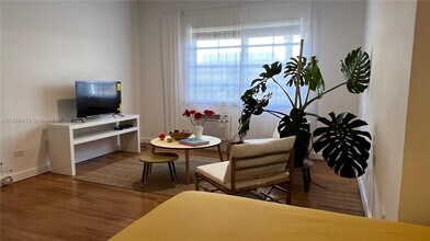 1250 Drexel Ave in Miami Beach, FL - Building Photo - Building Photo