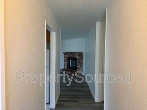 1462 Snyder St in Manteca, CA - Building Photo - Building Photo