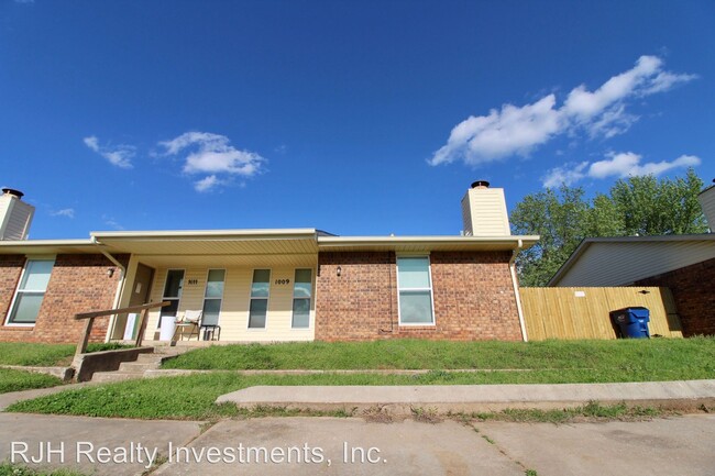 1009 N 5th St in Noble, OK - Foto de edificio - Building Photo