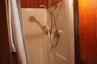 2011 Miller Rd in Rosharon, TX - Foto de edificio - Building Photo