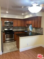 698 S Berendo St in Los Angeles, CA - Building Photo