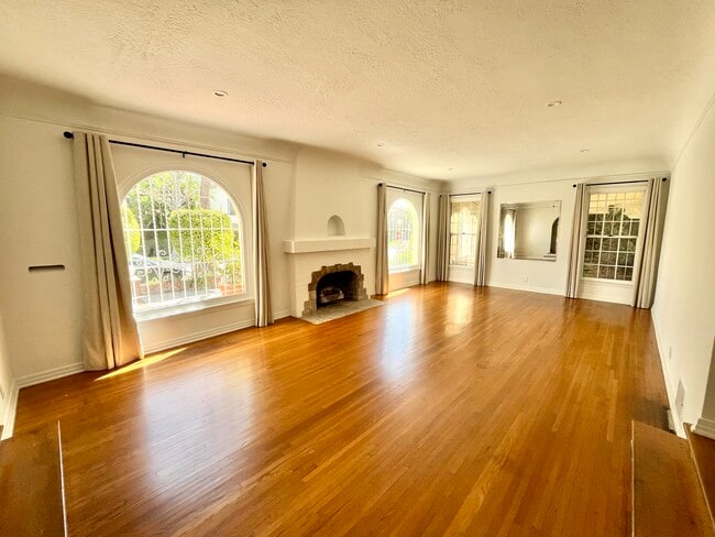 property at 107 N Mansfield Ave