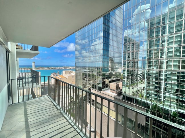 225 Queen St in Honolulu, HI - Foto de edificio - Building Photo