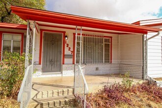 1327 Vanderbilt St in San Antonio, TX - Building Photo - Building Photo