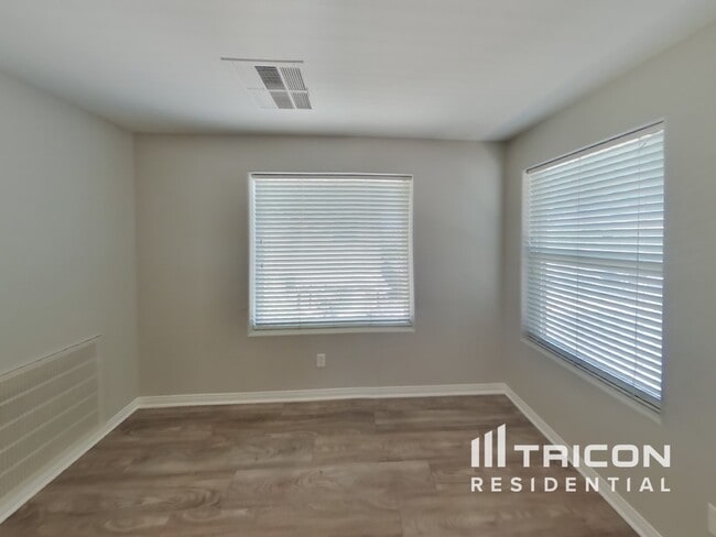 8920 Dorrell Ln in Las Vegas, NV - Building Photo - Building Photo