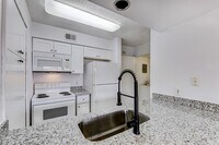 1516 Bay Area Blvd photo'