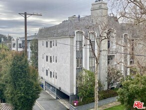 1097 S Bedford Dr in Los Angeles, CA - Building Photo - Building Photo