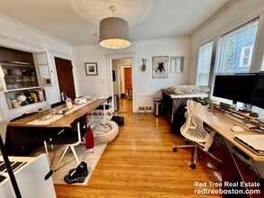 25 St Peter St, Unit 2R in Boston, MA - Foto de edificio - Building Photo