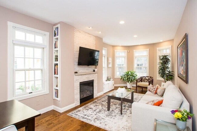 11 Gardner Rd, Unit 2 in Cambridge, MA - Foto de edificio - Building Photo