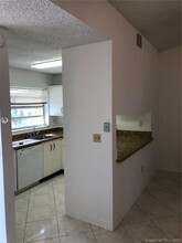 816 NE 214th Ln in Miami, FL - Foto de edificio - Building Photo