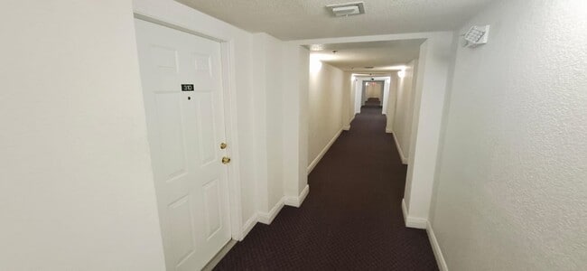 9340 Fontainebleau Blvd, Unit W310 in Miami, FL - Building Photo - Building Photo