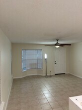 5724 Boynton Crescent, Unit 21 in Boynton Beach, FL - Foto de edificio - Building Photo