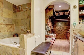 5141 Del Monte Dr in Houston, TX - Building Photo - Building Photo