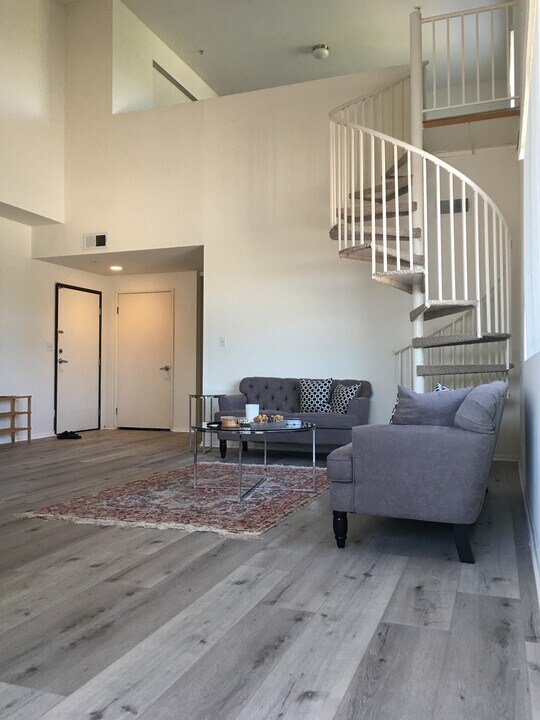 10756 Camarillo St in Toluca Lake, CA - Building Photo