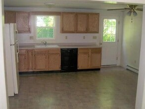 125 A Sullivan St in Berwick, ME - Building Photo - Building Photo