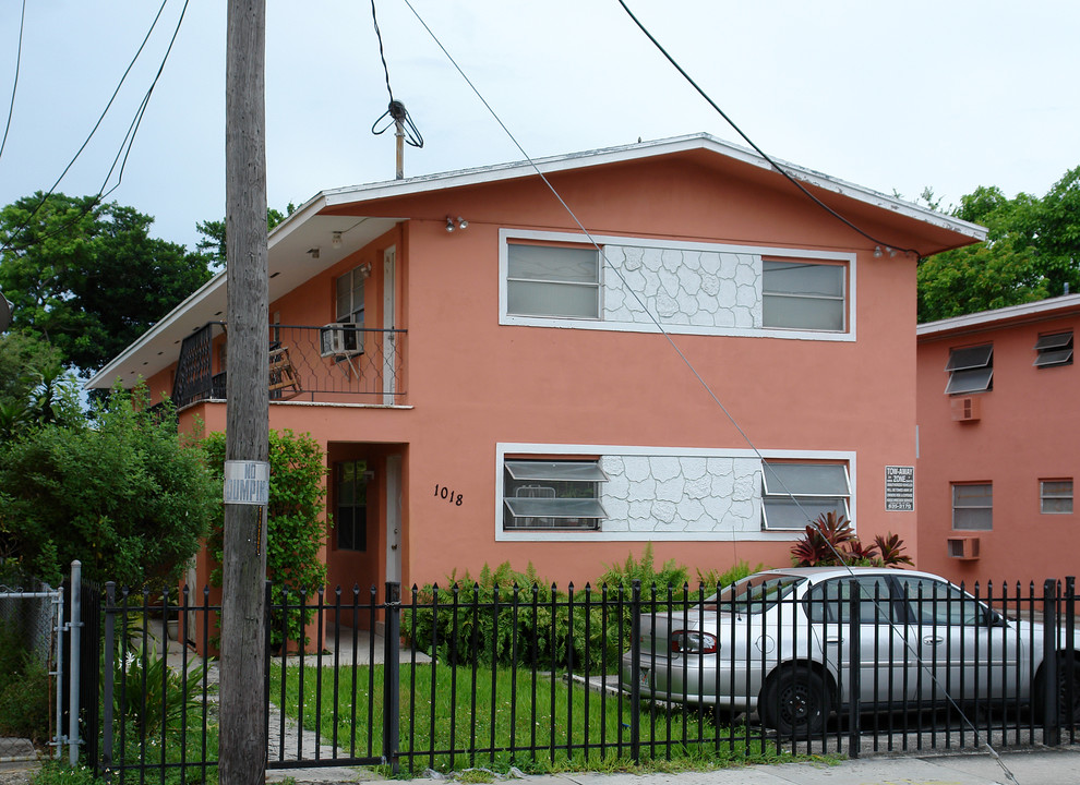 1018 NW 2nd St in Miami, FL - Building Photo