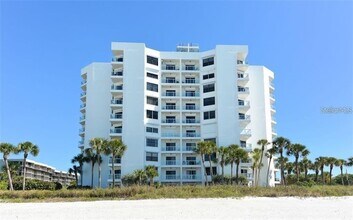 1050 Longboat Club Rd in Longboat Key, FL - Building Photo - Building Photo