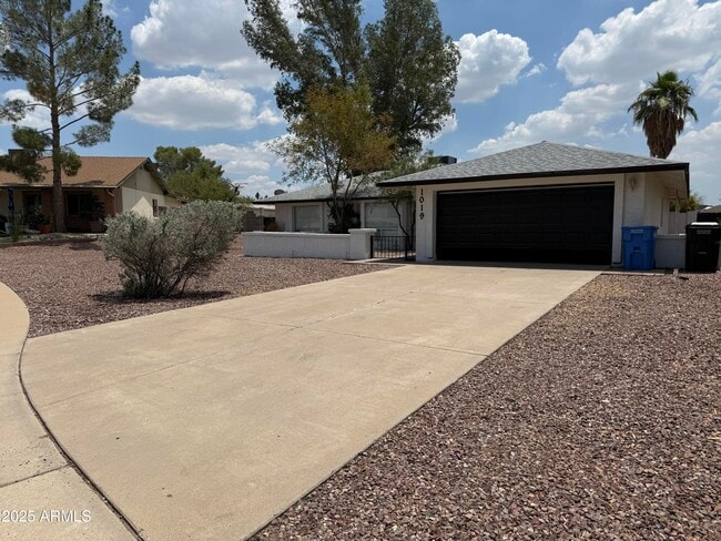property at 1019 E Rowlands Ln