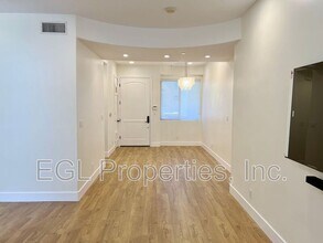 16123 W Sunset Blvd in Pacific Palisades, CA - Building Photo - Building Photo