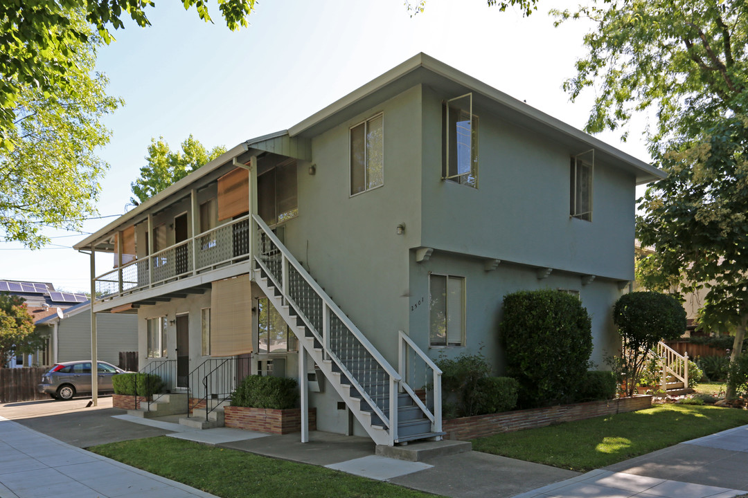 2501 S St in Sacramento, CA - Building Photo