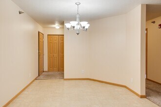 Meadows Edge Apartments in Detroit Lakes, MN - Building Photo - Building Photo