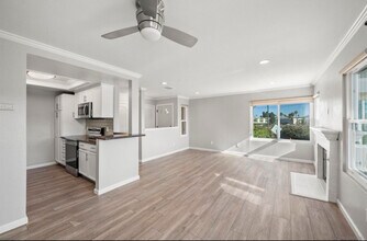 2828 Famosa Blvd, Unit 101 in San Diego, CA - Foto de edificio - Building Photo