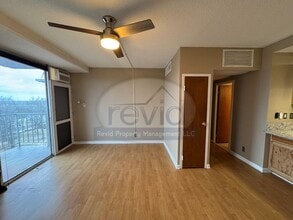 1271 Poplar Ave in Memphis, TN - Foto de edificio - Building Photo