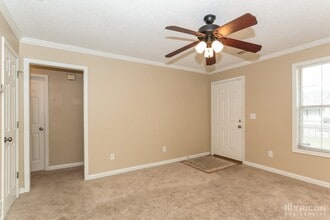 1318 N Hampton Dr in Hampton, GA - Building Photo - Building Photo