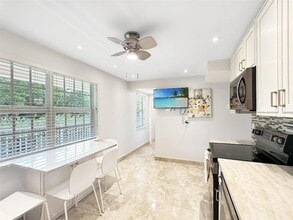 3505 Oaks Way, Unit 310 in Pompano Beach, FL - Building Photo - Building Photo