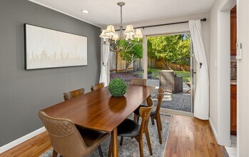 12634 SE 30th St in Bellevue, WA - Building Photo - Building Photo