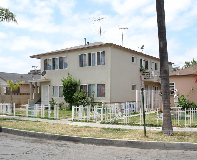 1522 N Van Ness Ave in Santa Ana, CA - Building Photo - Building Photo