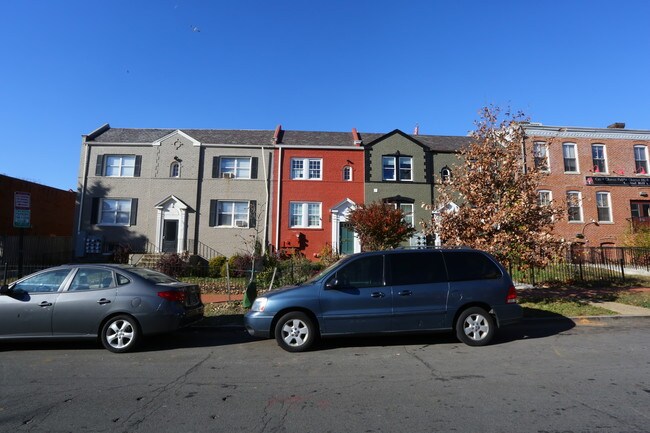 721 12th St SE in Washington, DC - Building Photo - Building Photo
