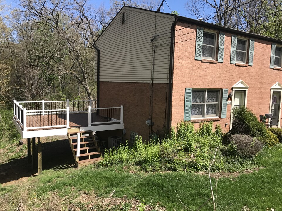 306 Lancers Way in Pittsburgh, PA - Building Photo