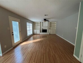 5622 Maple Square Dr in Humble, TX - Building Photo - Building Photo