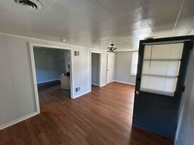 429 Camp Strauss Rd in Fredericksburg, PA - Building Photo