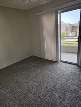 2243 Aspen Mirror Way, Unit 102 in Laughlin, NV - Foto de edificio - Building Photo