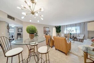 4841 NW 22nd Ct in Lauderhill, FL - Foto de edificio - Building Photo