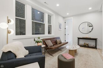 2126 W Thomas St in Chicago, IL - Building Photo - Building Photo