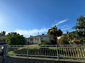 14933 Sylvan St in Van Nuys, CA - Building Photo