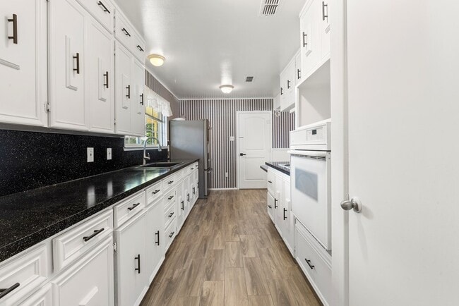 1418 Crescent Dr in Odessa, TX - Building Photo - Building Photo