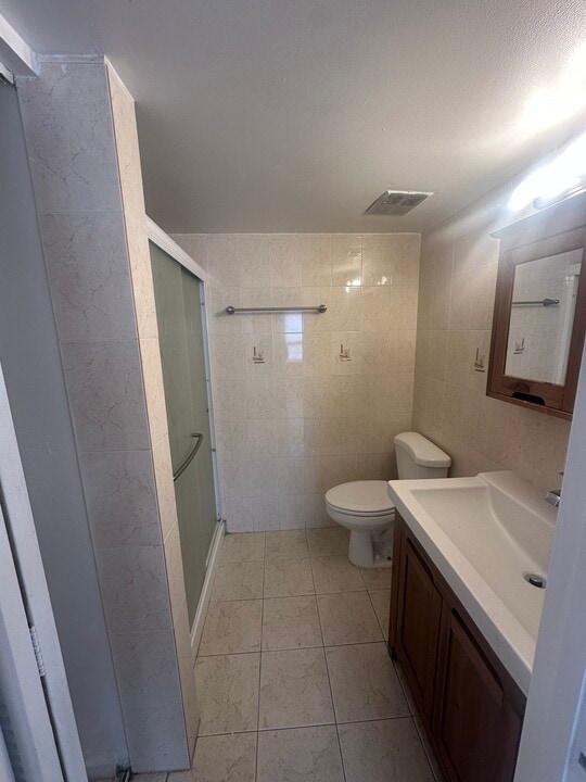 850 NE 207th Ter, Unit 101 in Miami, FL - Building Photo