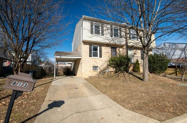 property at 813 Floral Pl NW