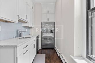 366 W Broadway, Unit 4 in Boston, MA - Building Photo - Building Photo