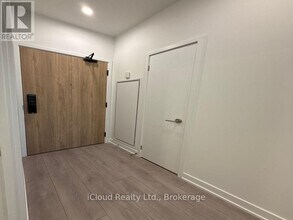 1 Fairview Rd E in Mississauga, ON - Building Photo - Building Photo